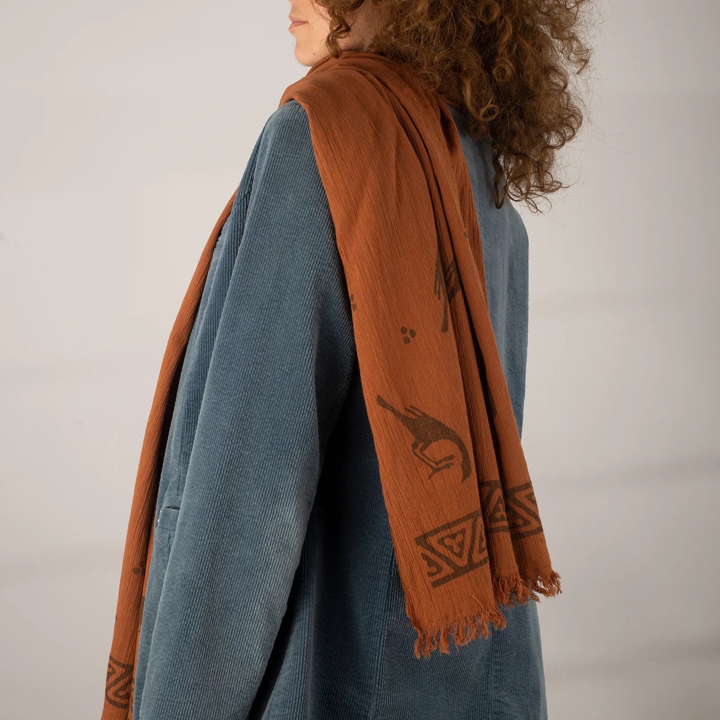 Brown scarf with cute Birds of Martvili – lightweight scarf from Georgia