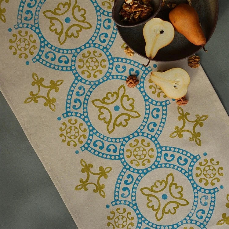 floral table runners with old Georgian ornaments
